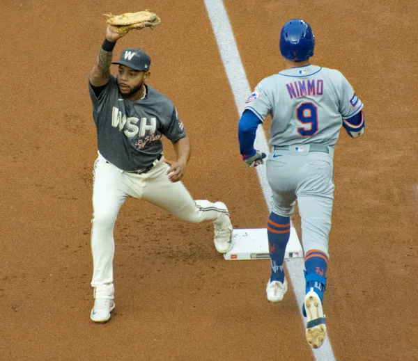 Dominic Smith’s walk-off grand slam fuels Braves’ six-run ninth and comeback win over Royals