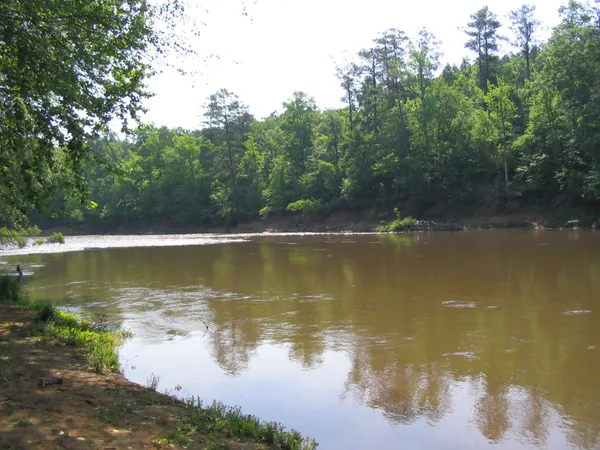 Atlanta airport jet fuel spill contaminates Flint River, prompting water advisories and transparency concerns