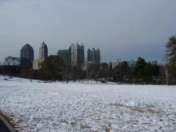 Snowfall in Atlanta Draws Neighbors to Grant Park Corner Market as City Pre-Treats Streets